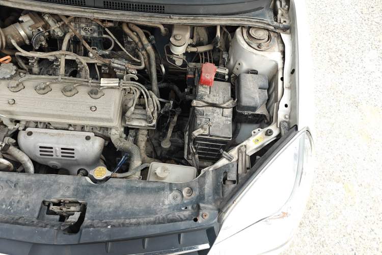 Used Geely Auto Diamond 2014 Sedan 1.5L Manual Entry-Level Model Engine Bay Left