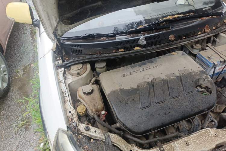 Used Geely Auto Diamond 2014 CROSS 1.5L Manual Entry-Level Model Engine Bay Right