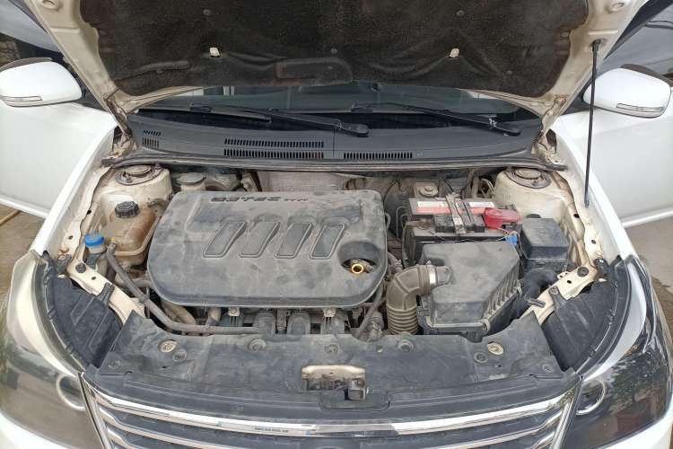 Used Geely Auto Diamond 2014 Sedan 1.5L Manual Entry-Level Model Engine Bay