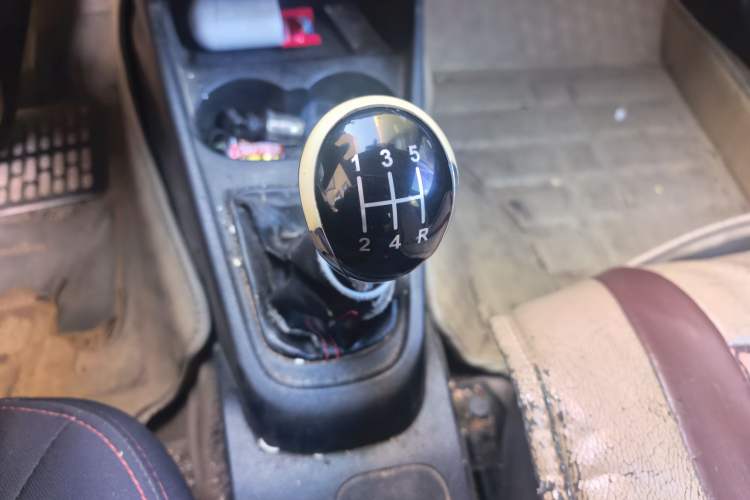 Used Geely Auto Diamond 2014 Sedan 1.5L Manual Luxury Model Gear Lever
