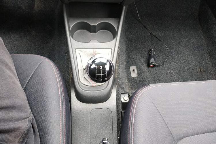 Used Geely Auto Diamond 2014 Sedan 1.5L Manual Luxury Model Gear Lever