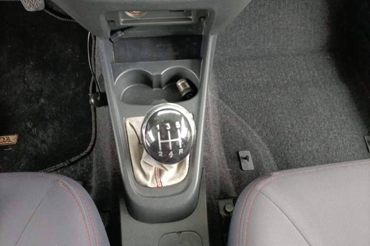 Used Geely Auto Diamond 2014 Sedan 1.5L Manual Entry-Level Model Gear Lever