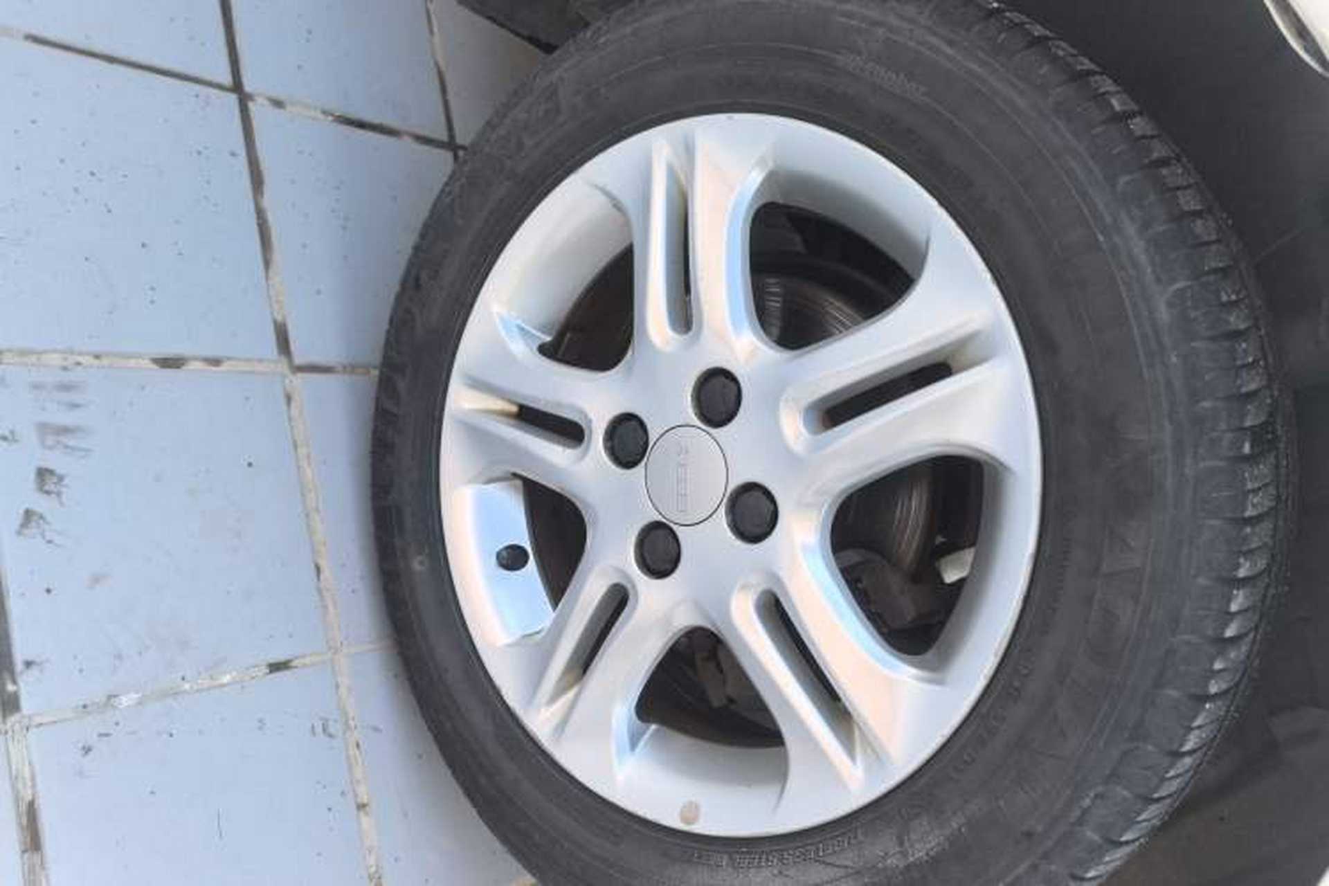 Used Geely Auto Diamond 2014 Sedan 1.5L Manual Entry-Level Model Left Front Wheel Hub