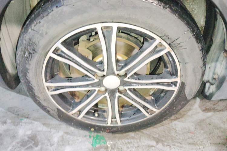 Used Geely Auto Diamond 2014 CROSS 1.5L Manual Entry-Level Model Left Front Wheel Hub