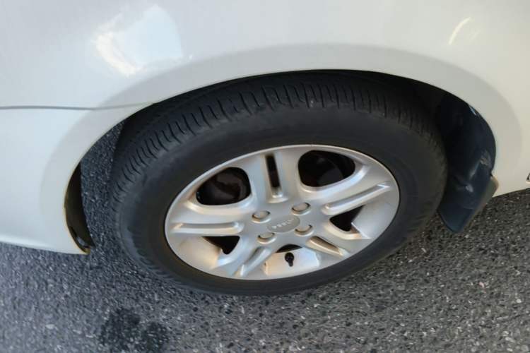 Used Geely Auto Diamond 2014 Sedan 1.5L Manual Entry-Level Model Left Front Wheel Hub