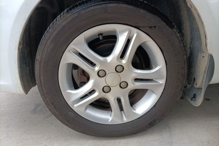 Used Geely Auto Diamond 2014 Sedan 1.5L Manual Entry-Level Model Left Front Wheel Hub