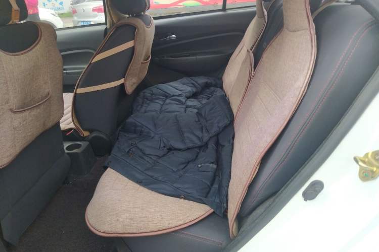 Used Geely Auto Diamond 2014 Sedan 1.5L Automatic Elite Model Left Rear Seat