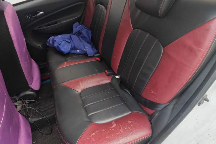Used Geely Auto Diamond 2014 Sedan 1.5L Manual Entry-Level Model Left Rear Seat