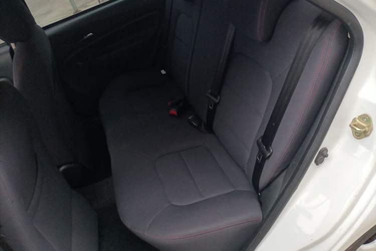 Used Geely Auto Diamond 2014 Sedan 1.5L Manual Entry-Level Model Left Rear Seat