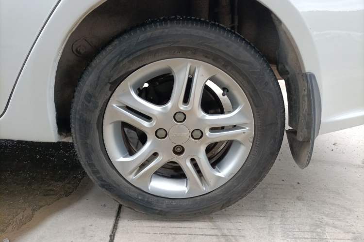 Used Geely Auto Diamond 2014 Sedan 1.5L Manual Entry-Level Model Left Rear Wheel Hub
