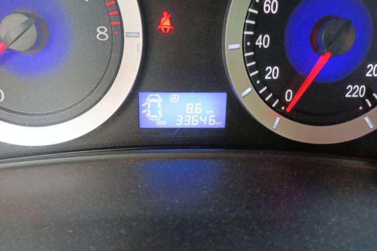 Used Geely Auto Diamond 2014 Sedan 1.5L Manual Entry-Level Model Odometer Close Up