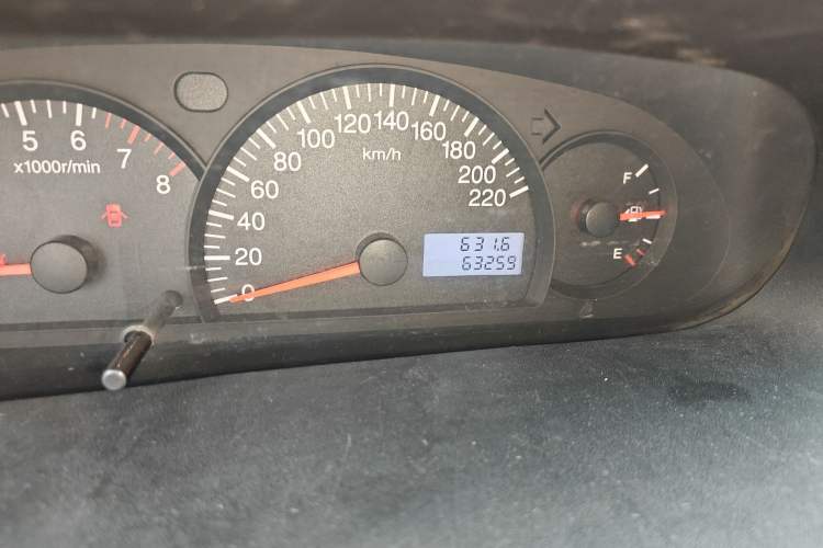 Used Geely Auto Diamond 2014 Sedan 1.5L Manual Entry-Level Model Odometer Close Up