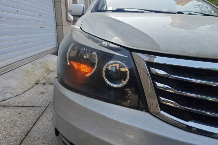 Used Geely Auto Diamond 2014 Sedan 1.5L Manual Entry-Level Model Right Front Headlight