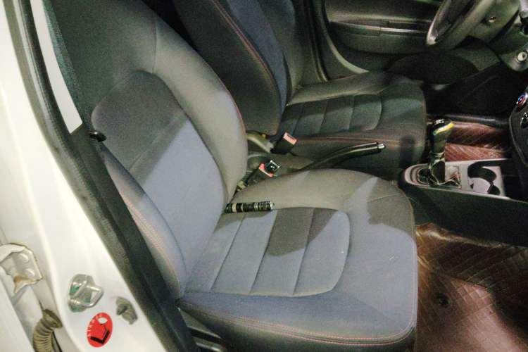 Used Geely Auto Diamond 2014 CROSS 1.5L Manual Entry-Level Model Right Front Seat