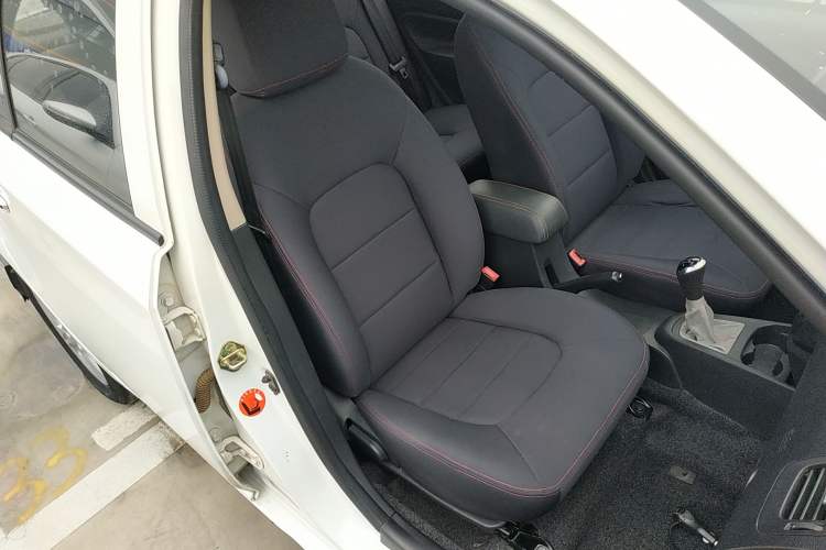 Used Geely Auto Diamond 2014 Sedan 1.5L Manual Luxury Model Right Front Seat