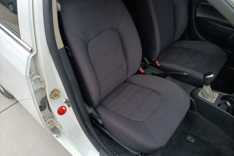 Used Geely Auto Diamond 2014 Sedan 1.5L Manual Entry-Level Model Right Front Seat