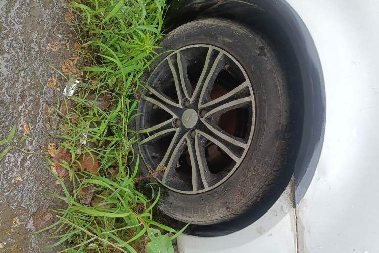Used Geely Auto Diamond 2014 CROSS 1.5L Manual Entry-Level Model Right Front Wheel Hub