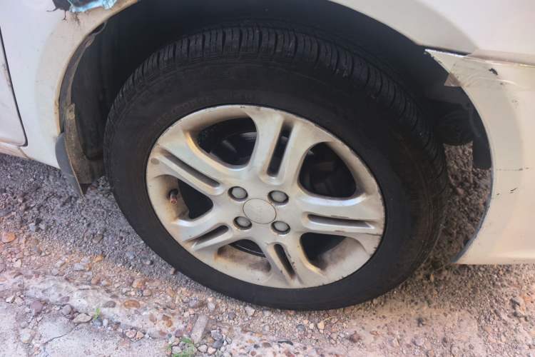 Used Geely Auto Diamond 2014 Sedan 1.5L Manual Luxury Model Right Front Wheel Hub
