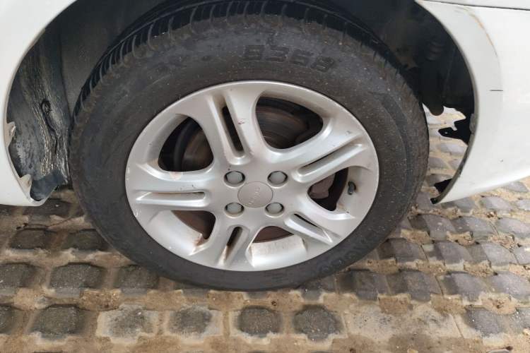 Used Geely Auto Diamond 2014 Sedan 1.5L Manual Entry-Level Model Right Front Wheel Hub