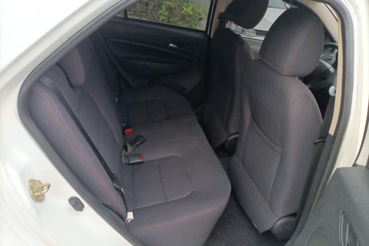Used Geely Auto Diamond 2014 Sedan 1.5L Manual Entry-Level Model Right Rear Seat