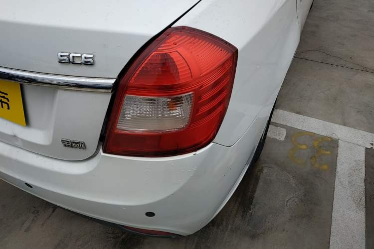 Used Geely Auto Diamond 2014 Sedan 1.5L Manual Luxury Model Right Rear Taillight