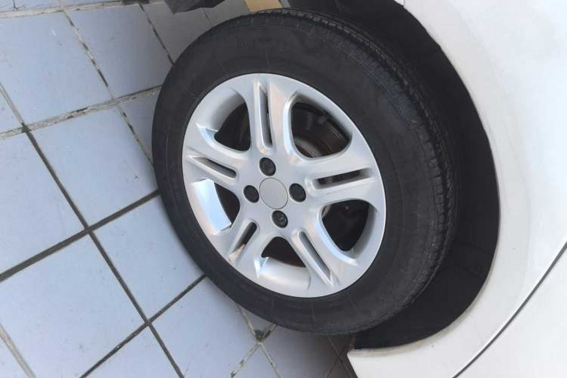 Used Geely Auto Diamond 2014 Sedan 1.5L Manual Entry-Level Model Right Rear Wheel Hub