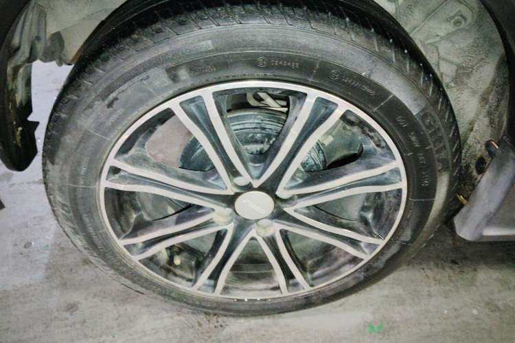 Used Geely Auto Diamond 2014 CROSS 1.5L Manual Entry-Level Model Right Rear Wheel Hub