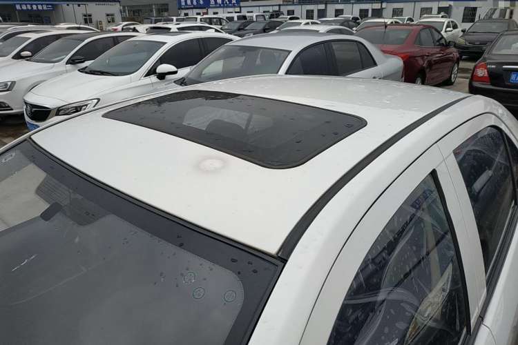Used Geely Auto Diamond 2014 Sedan 1.5L Manual Luxury Model Roof