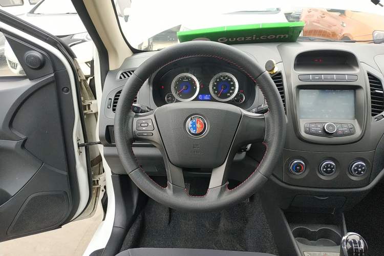 Used Geely Auto Diamond 2014 Sedan 1.5L Manual Luxury Model Steering Wheel