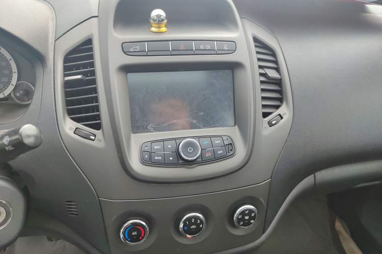 Used Geely Auto Diamond 2015 Sedan 1.5L Manual SuperDeluxe Model Audio And AC Panel