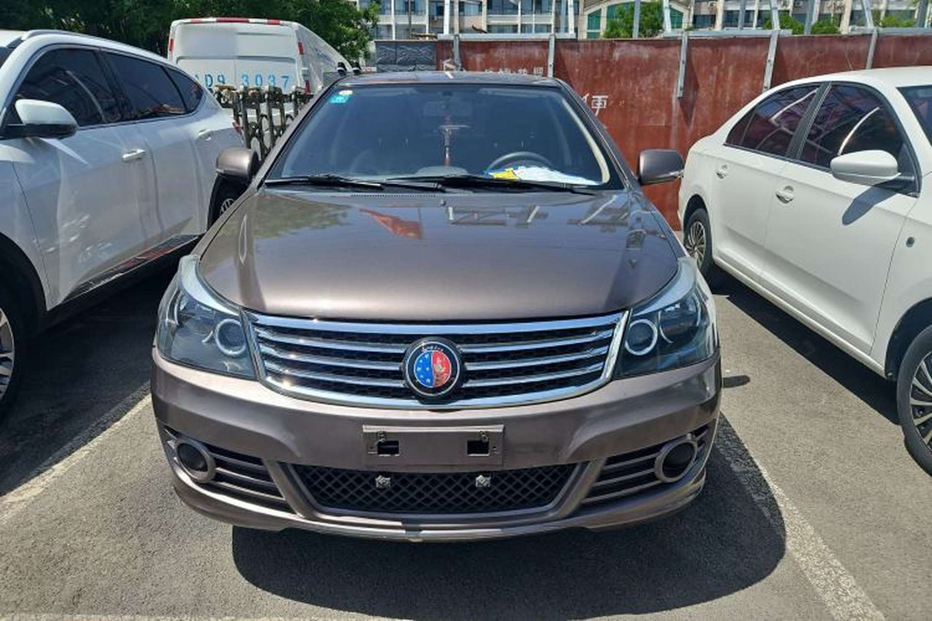 Used Geely Auto Diamond 2015 Sedan 1.5L Manual SuperDeluxe Model Exterior 2