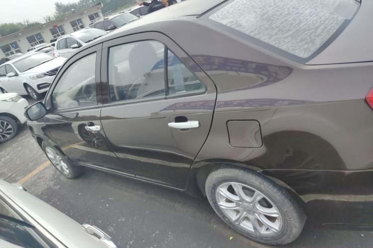 Used Geely Auto Diamond 2015 Sedan 1.5L Manual SuperDeluxe Model Exterior 4
