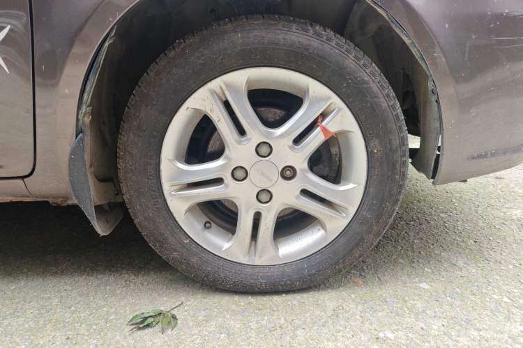 Used Geely Auto Diamond 2015 Sedan 1.5L Manual SuperDeluxe Model Right Front Wheel Hub