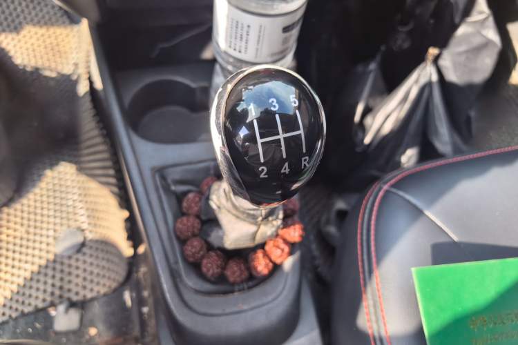 Used Geely Auto Diamond 2015 Sedan 1.5L Manual SuperDeluxe Model Gear Lever