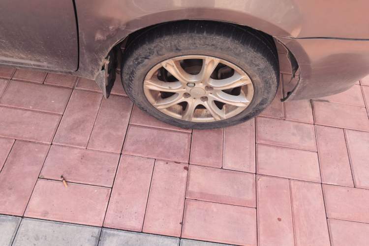 Used Geely Auto Diamond 2015 Sedan 1.5L Manual SuperDeluxe Model Right Front Wheel Hub