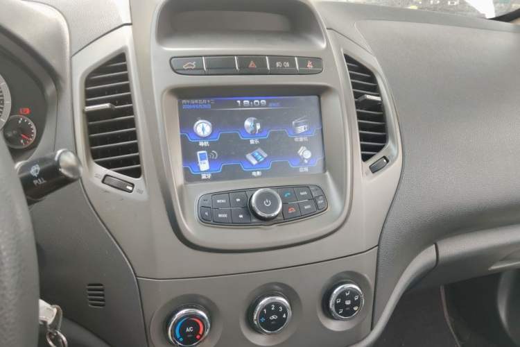 Used Geely Auto Diamond 2015 Sedan 1.5L Manual SuperDeluxe Model Audio And AC Panel