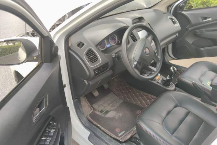 Used Geely Auto Diamond 2015 Sedan 1.5L Manual SuperDeluxe Model Driver Seat