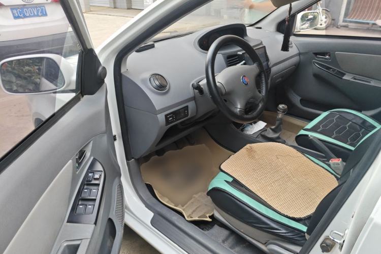 Used Geely Auto Diamond 2015 Sedan 1.5L Manual SuperDeluxe Model Driver Seat
