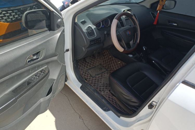 Used Geely Auto Diamond 2015 Sedan 1.5L Manual SuperDeluxe Model Driver Seat