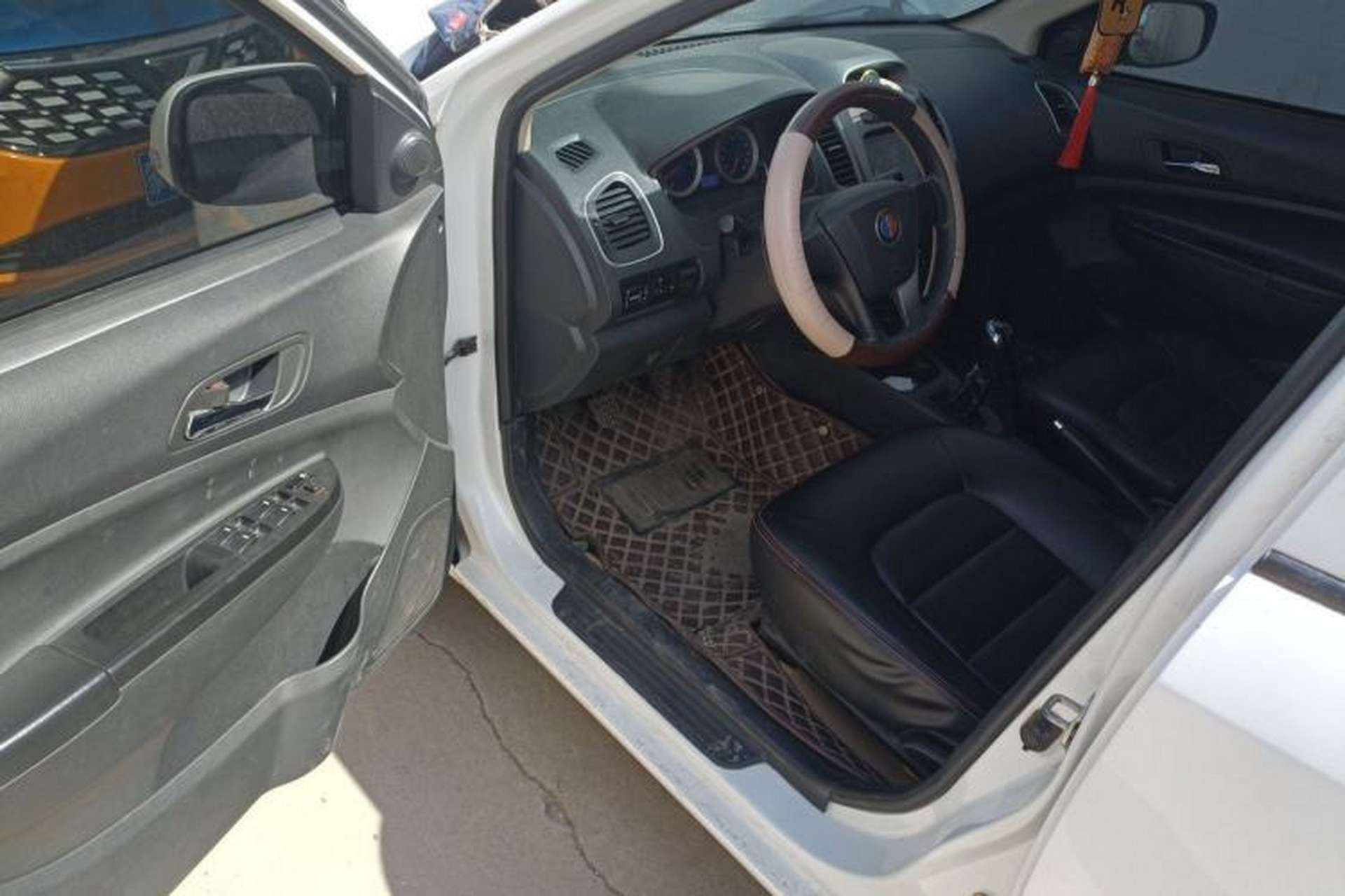 Used Geely Auto Diamond 2015 Sedan 1.5L Manual SuperDeluxe Model Driver Seat