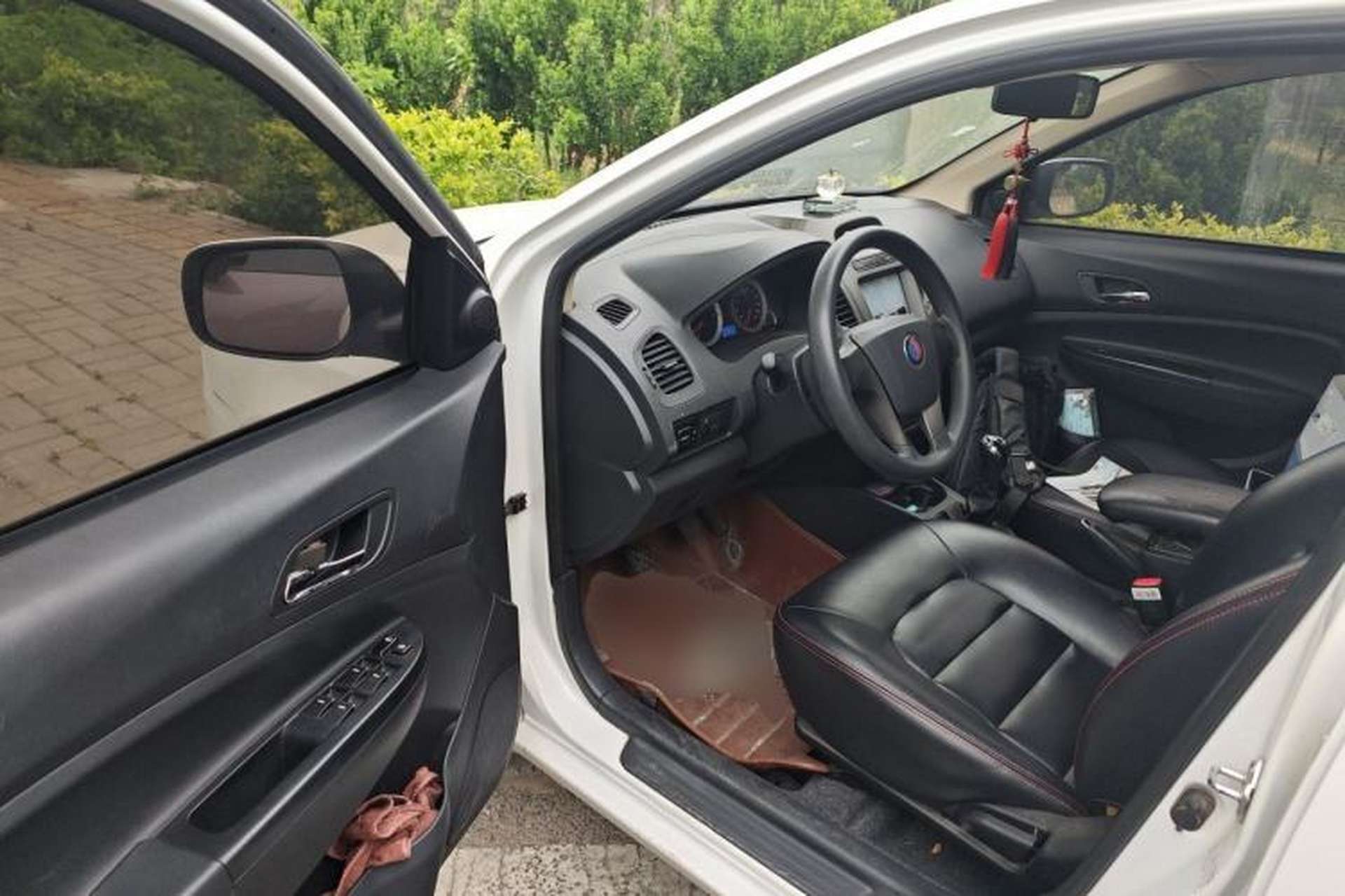 Used Geely Auto Diamond 2015 Sedan 1.5L Manual SuperDeluxe Model Driver Seat