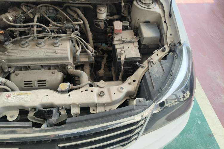 Used Geely Auto Diamond 2015 Sedan 1.5L Manual SuperDeluxe Model Engine Bay Left