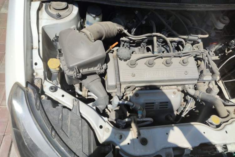 Used Geely Auto Diamond 2015 Sedan 1.5L Manual SuperDeluxe Model Engine Bay Right