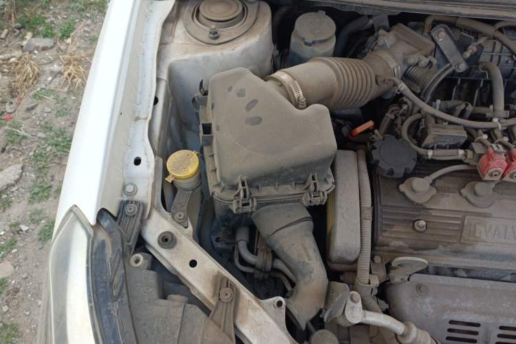 Used Geely Auto Diamond 2015 Sedan 1.5L Manual SuperDeluxe Model Engine Bay Right