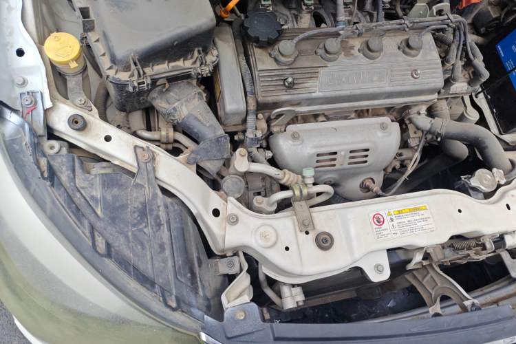 Used Geely Auto Diamond 2015 Sedan 1.5L Manual SuperDeluxe Model Engine Bay Right