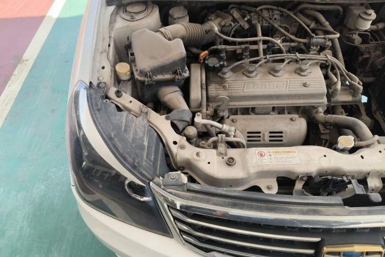 Used Geely Auto Diamond 2015 Sedan 1.5L Manual SuperDeluxe Model Engine Bay Right