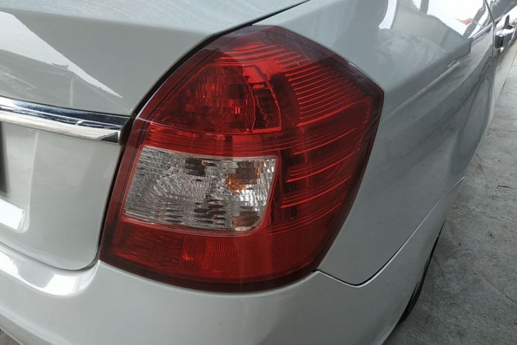Used Geely Auto Diamond 2015 Sedan 1.5L Manual SuperDeluxe Model Exterior 6