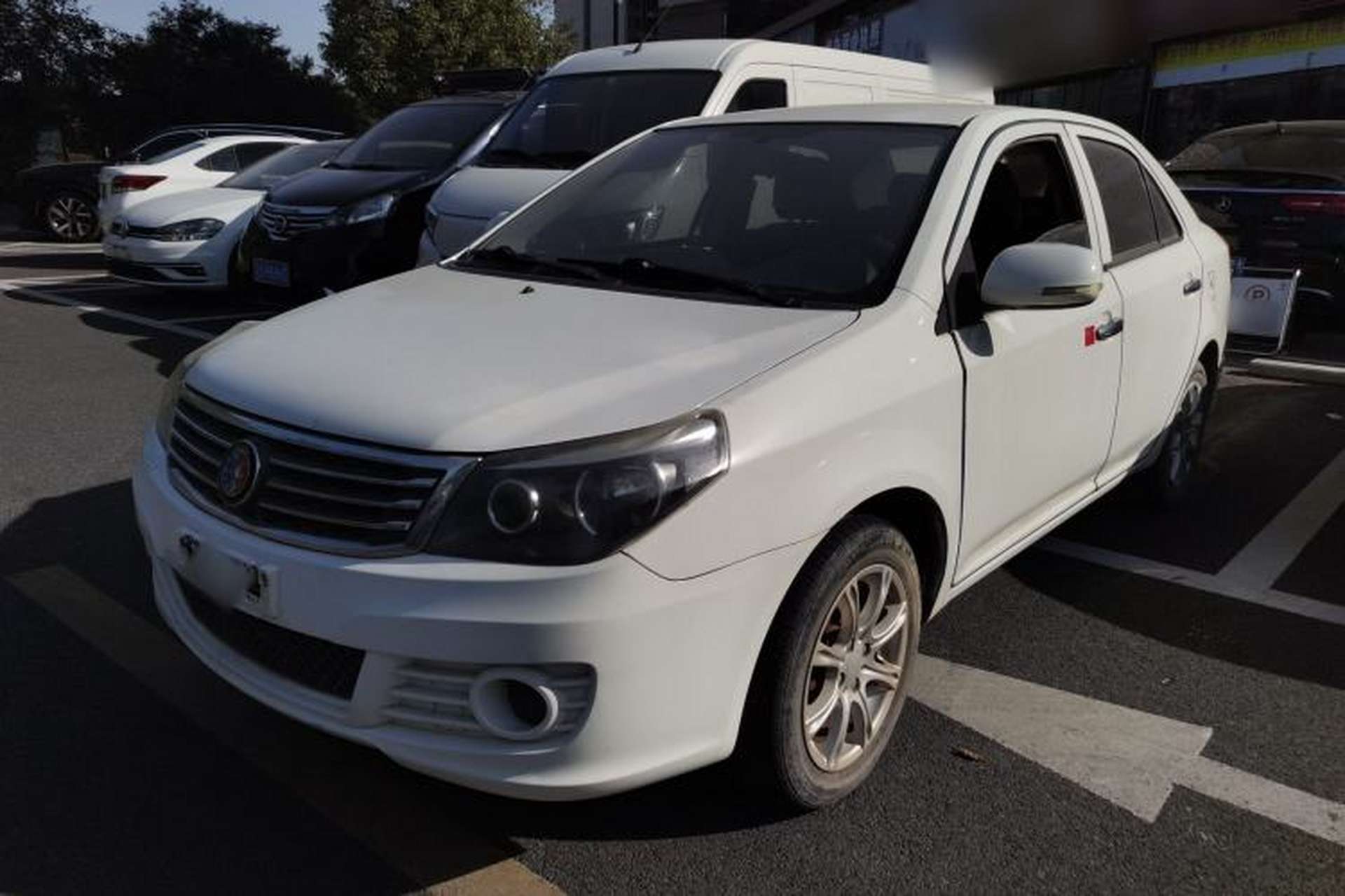 Used Geely Auto Diamond 2015 Sedan 1.5L Manual SuperDeluxe Model Front Left 45 Deg