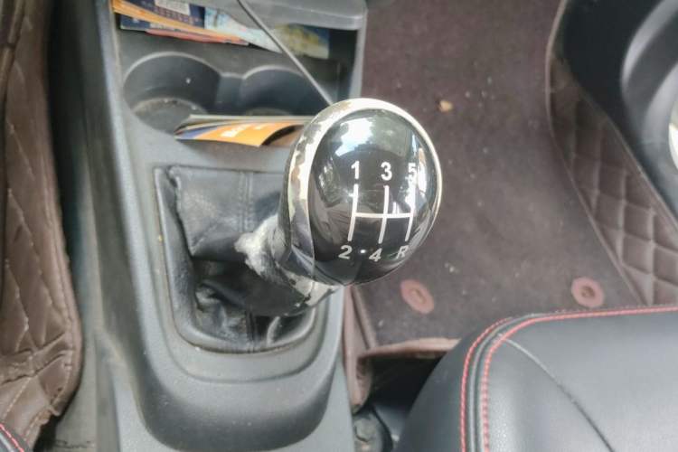 Used Geely Auto Diamond 2015 Sedan 1.5L Manual SuperDeluxe Model Gear Lever