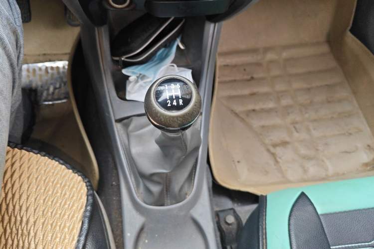 Used Geely Auto Diamond 2015 Sedan 1.5L Manual SuperDeluxe Model Gear Lever